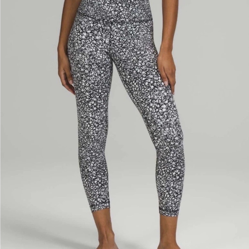 Lululemon Athletica Black and White Patterned Leggings - Picture 2 of 4
